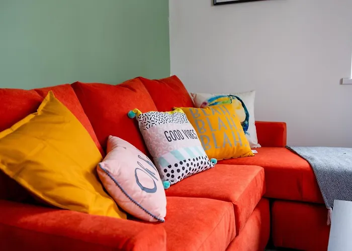 Cozy 2-Bedroom - Cyncoed Area