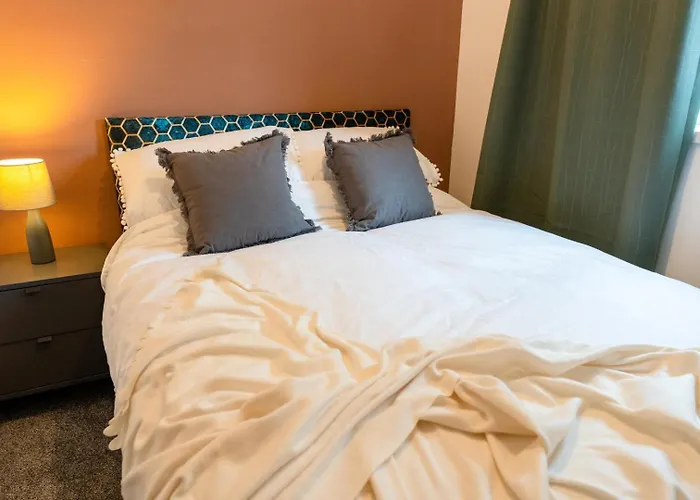 Cozy 2-Bedroom - Cyncoed Area