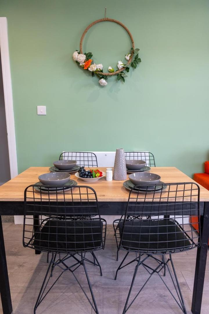 Cozy 2-bedroom - Cyncoed Area * Cardiff